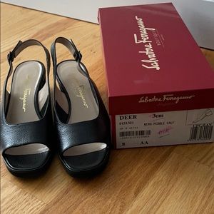 Salvatore Deer Sling back pump in black pebble